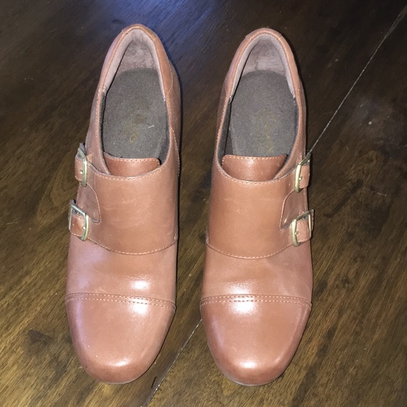 Clark booties - Picture 1 of 4